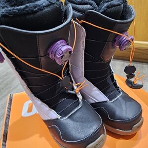 Stylish Women's Black and Purple Winter Boots